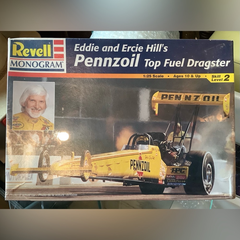 Revell Monogram Model Kit
Eddie and Ercie Hill’s
Pennzoil Dragster!
New in Box!